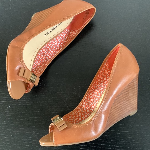 AUDREY BROOKE genuine tan leather wedge heel - Picture 7 of 12